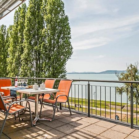 Panoramic Art Apartment With Jacuzzi Балатонлелле Екстер'єр фото